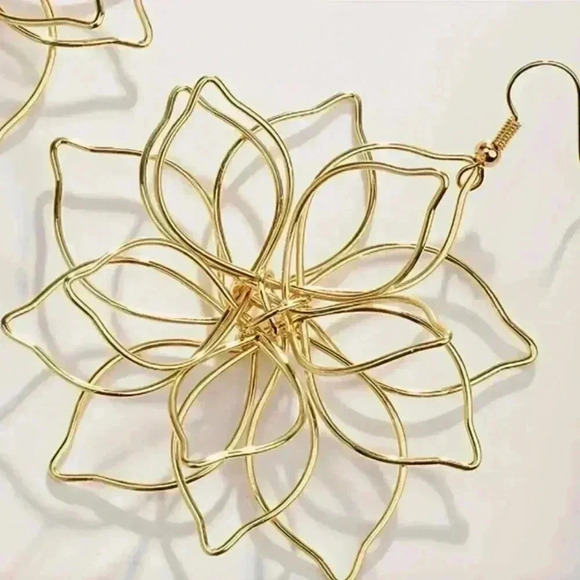 Women's Flower Pendant Earrings Gold Tone Large  - New - Picture 3 of 6